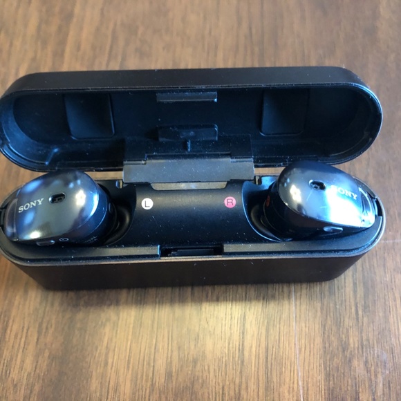 Sony bluetooth Noise Cancelling headphones - Picture 6 of 6